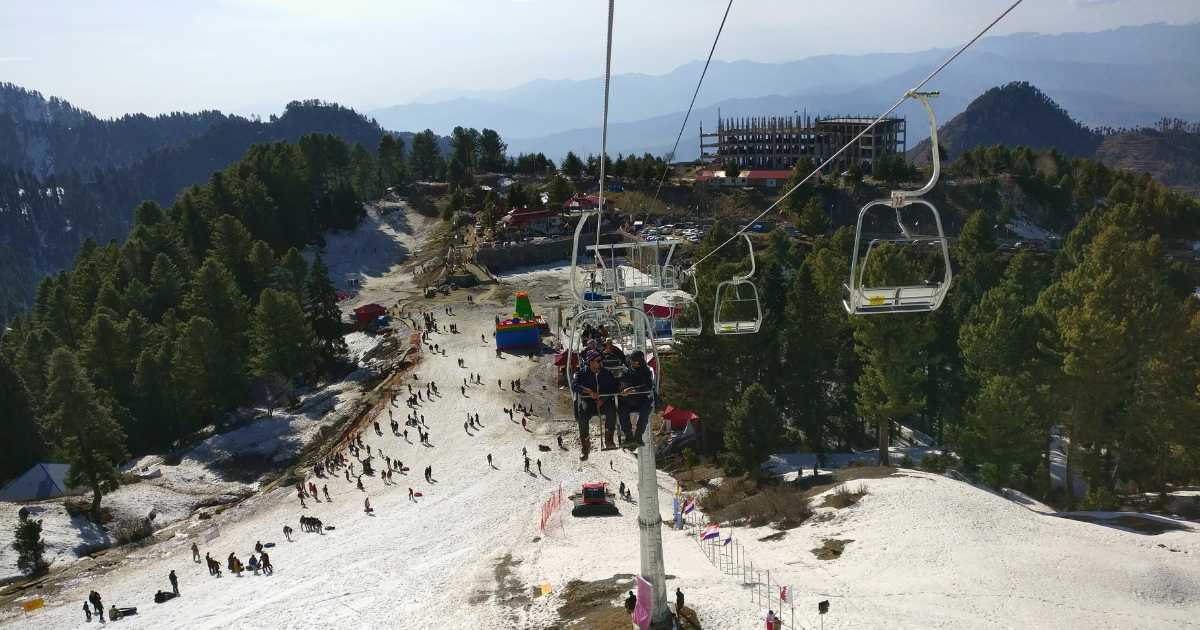 Malam_Jabba Swat in winter chairlift