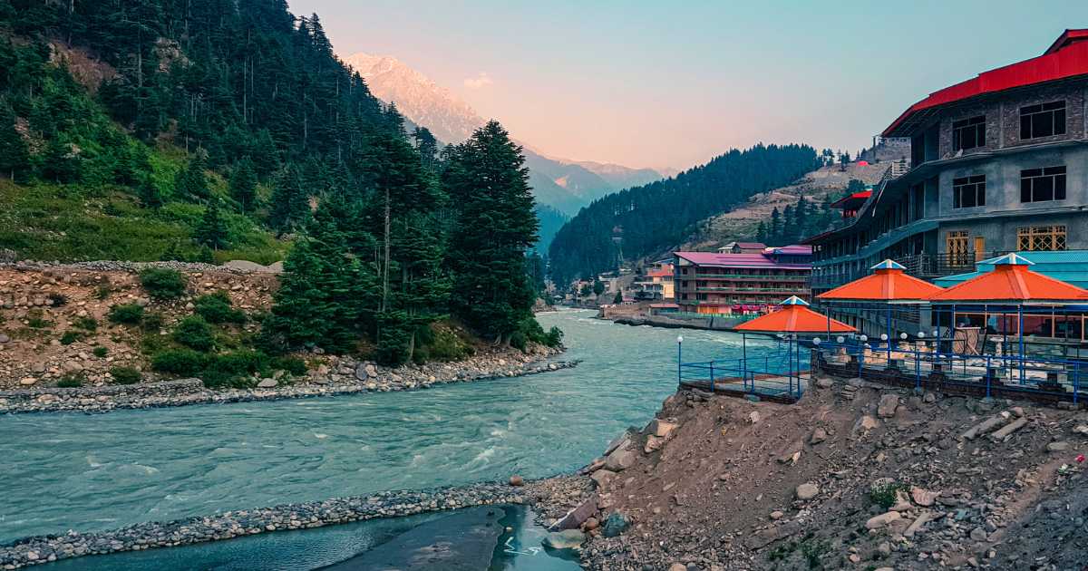 hotel-in-kalam-along-the-river-side.