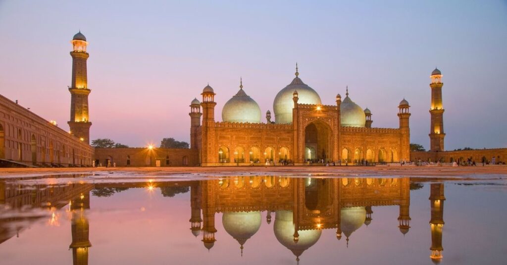 12 Best Places to Visit in Lahore: Ultimate Guide for Culture, Food & Fun (2024)