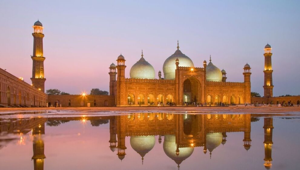 12 Best Places to Visit in Lahore: Ultimate Guide for Culture, Food & Fun (2024)