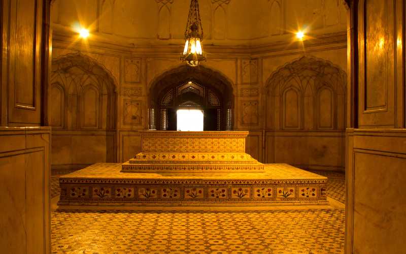 Interior_Tomb_of_Jahangir lahore