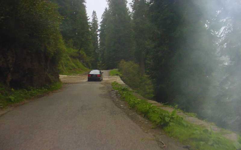 Road_going_towards_Thandiani_from_Abbotabad.