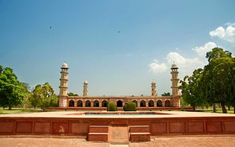 tomb of mughal Emperor Jahangir in Lahore Pakistan